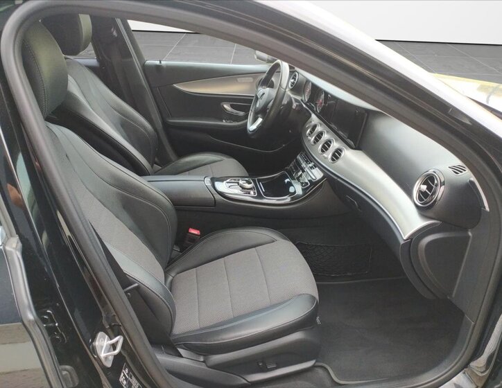 Mercedes-Benz Třídy E 18