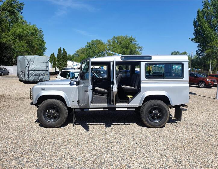 Land Rover Defender 17