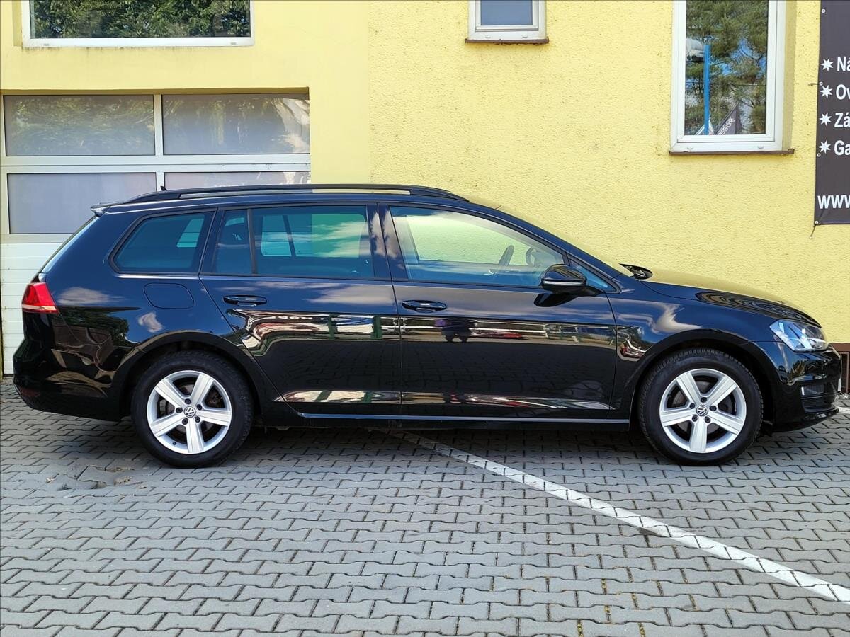 Volkswagen Golf Kombi 1,6 l 77 kw