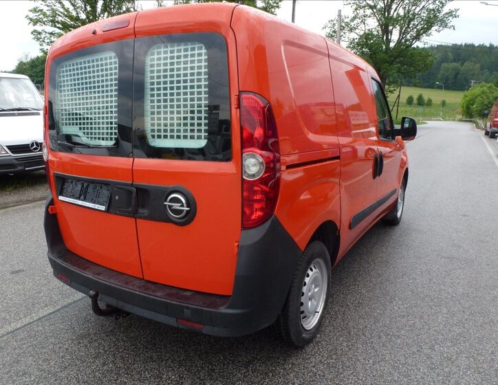 Opel Combo Skříň 1,2 l 66 kw