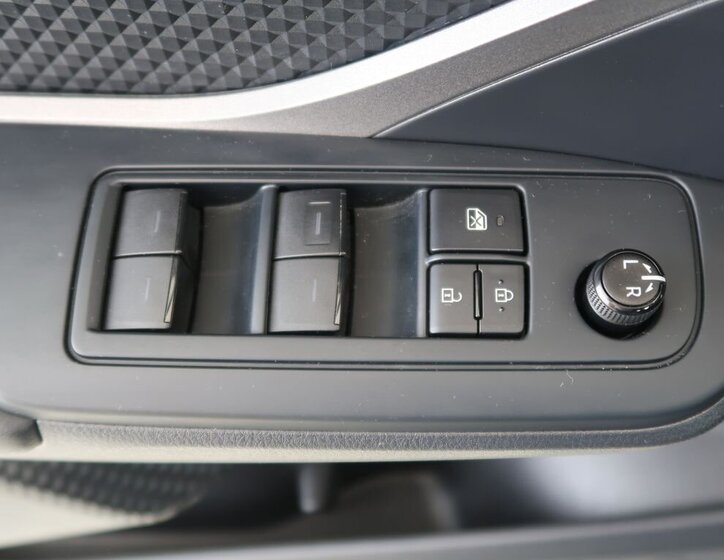 Toyota C-HR SUV / Terénní 1,8 l 72 kw