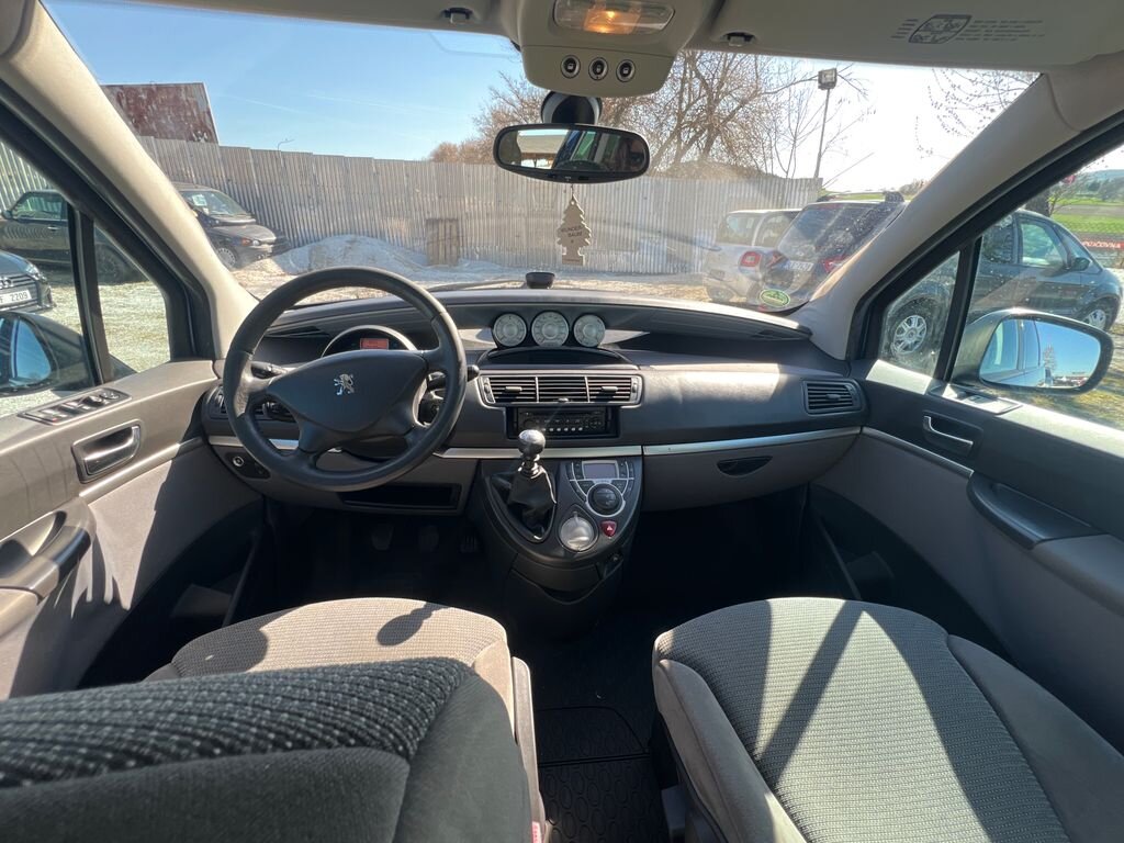 Peugeot 807 MPV 2,0 l 100 kw