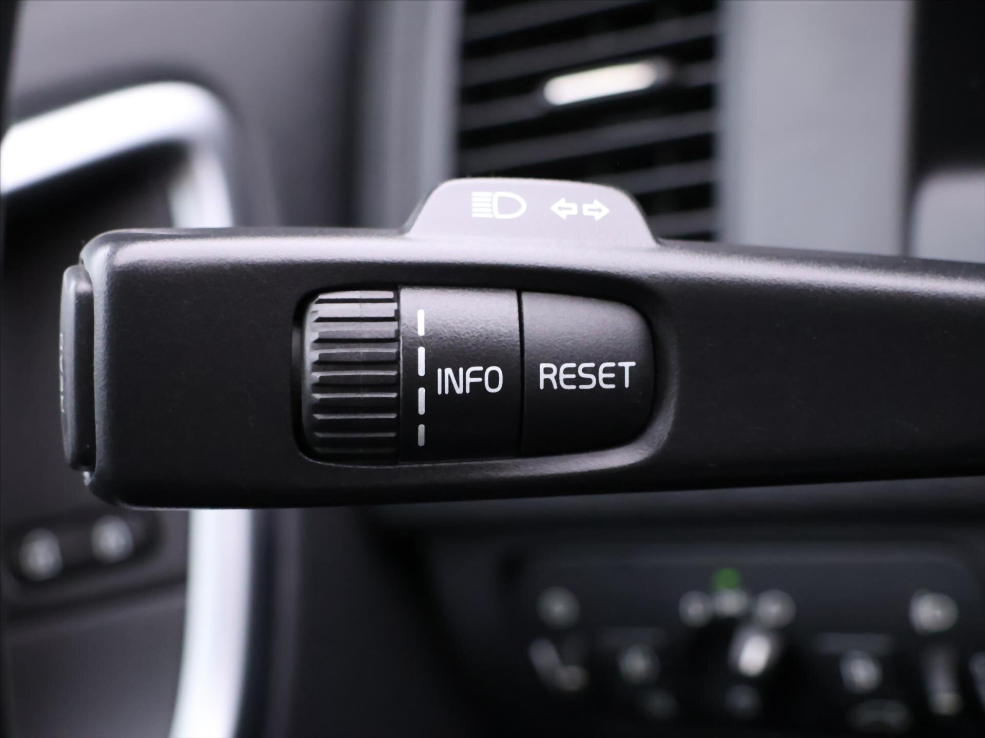 Volvo XC60 SUV 5,2 l 151 kw