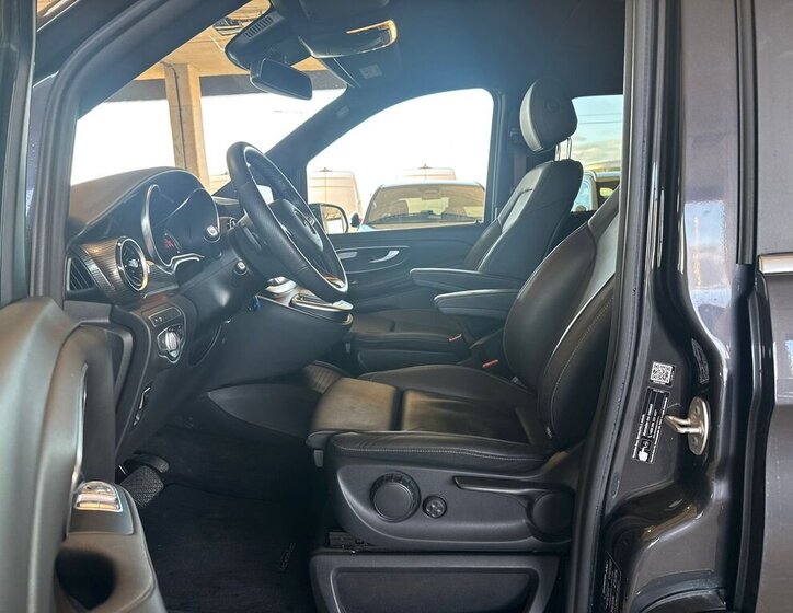 Mercedes-Benz EQV 11