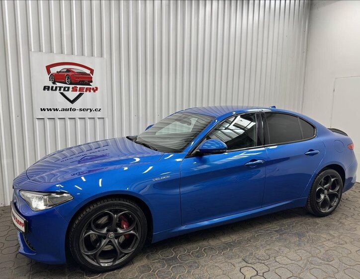 Alfa Romeo Giulia Sedan / Limuzína 2,0 l 206 kw