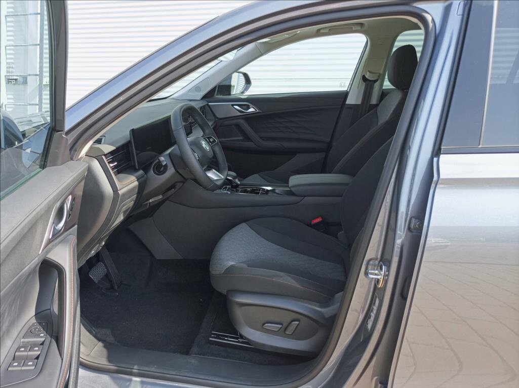 MG HS SUV / Terénní 1,5 l 125 kw