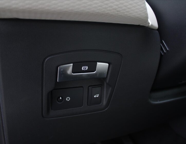 Land Rover Range Rover Velar SUV / Terénní 3,0 l 221 kw