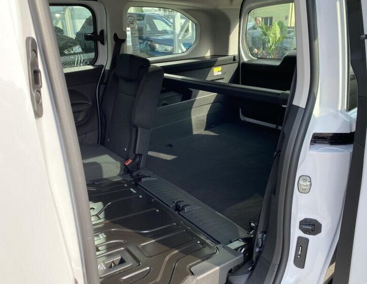 Peugeot Rifter MPV 1,5 l 74 kw