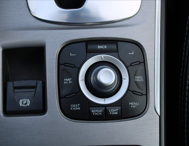 Renault Latitude Sedan / Limuzína 2,0 l 127 kw