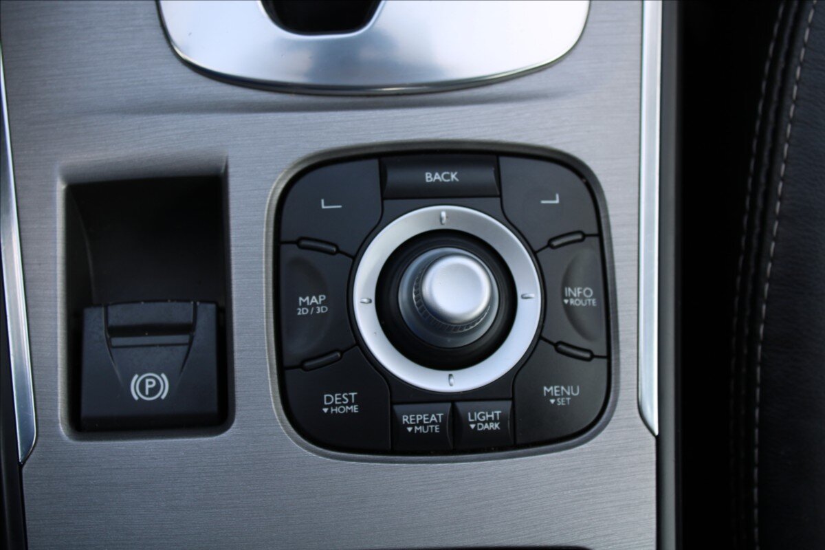 Renault Latitude Sedan / Limuzína 2,0 l 127 kw