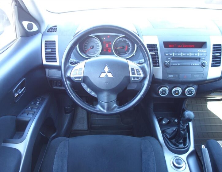 Mitsubishi Outlander SUV 2,0 l 103 kw