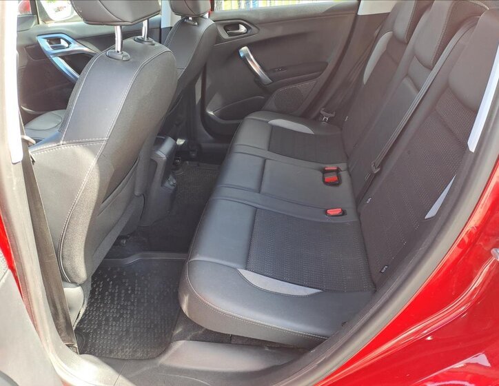 Peugeot 2008 MPV 1,2 l 81 kw