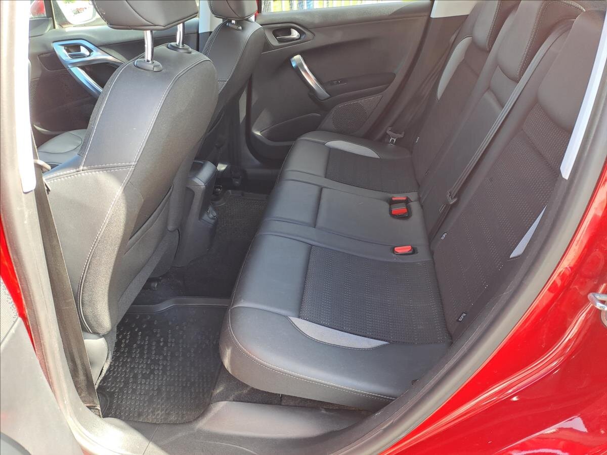 Peugeot 2008 MPV 1,2 l 81 kw