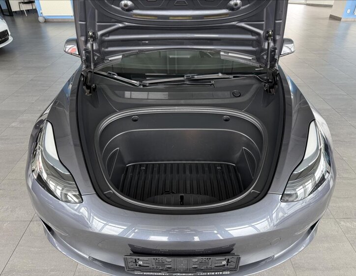 Tesla Model 3 Sedan / Limuzína 0,0 366 kw