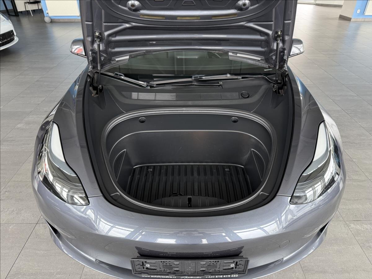 Tesla Model 3 Sedan / Limuzína 0,0 366 kw