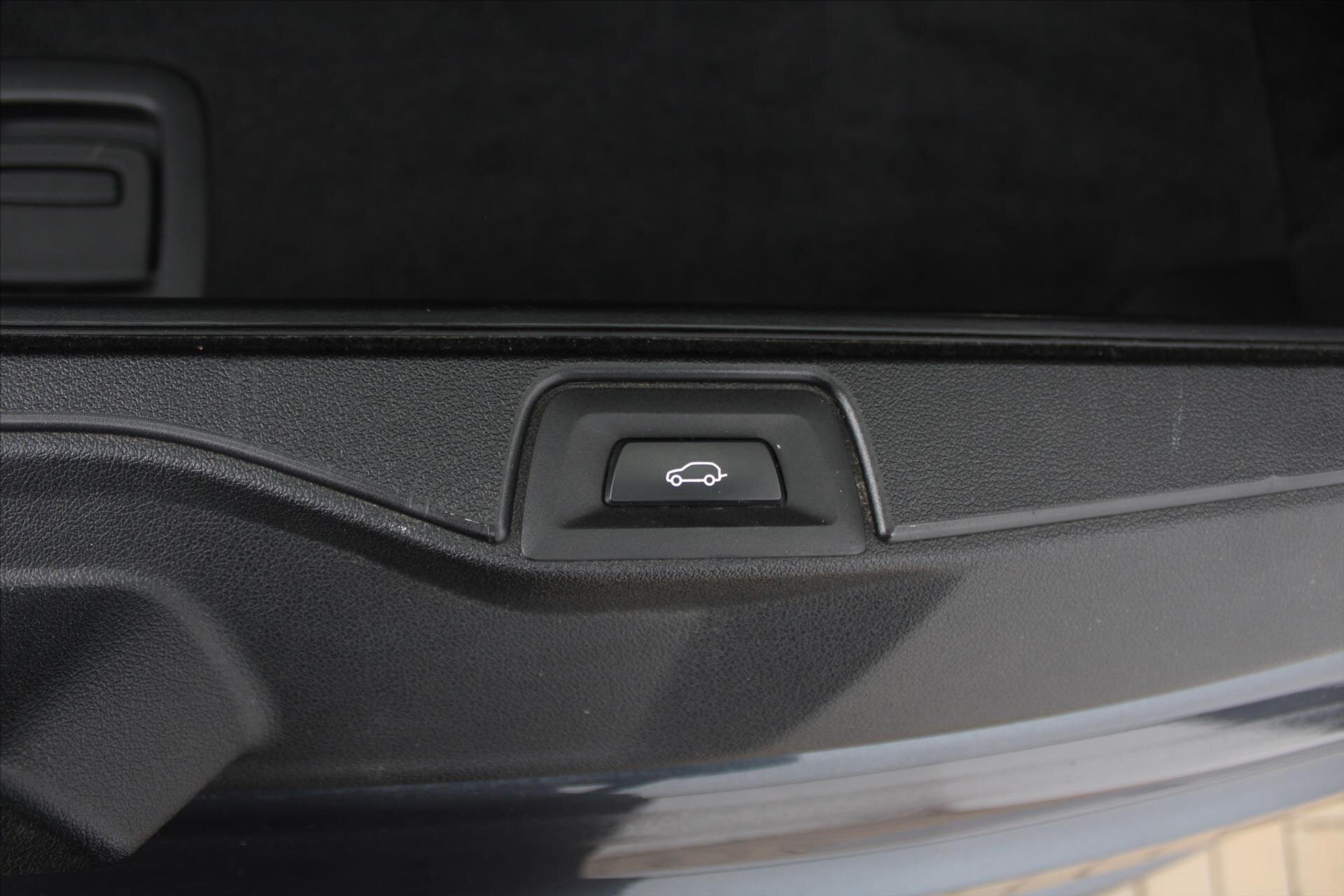 BMW X5 SUV / Terénní 3,0 l 195 kw