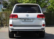 Toyota Land Cruiser 9