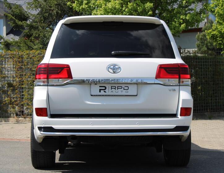 Toyota Land Cruiser 9