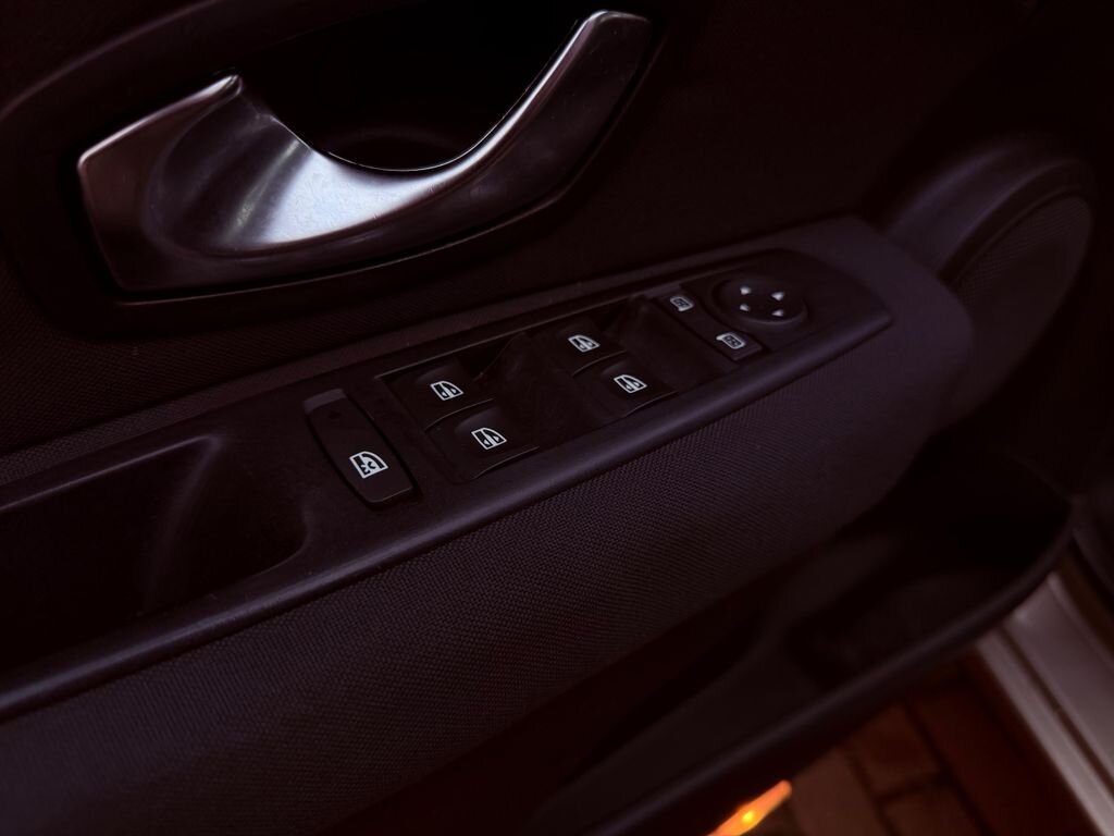 Renault Fluence Sedan / Limuzína 1,6 l 81 kw