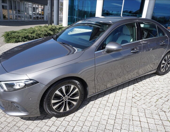 Mercedes-Benz Třídy A Sedan / Limuzína 1,3 l 100 kw
