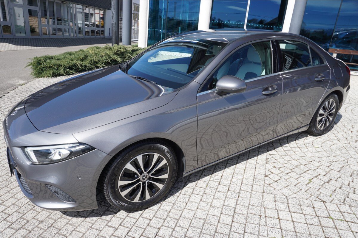 Mercedes-Benz Třídy A Sedan / Limuzína 1,3 l 100 kw