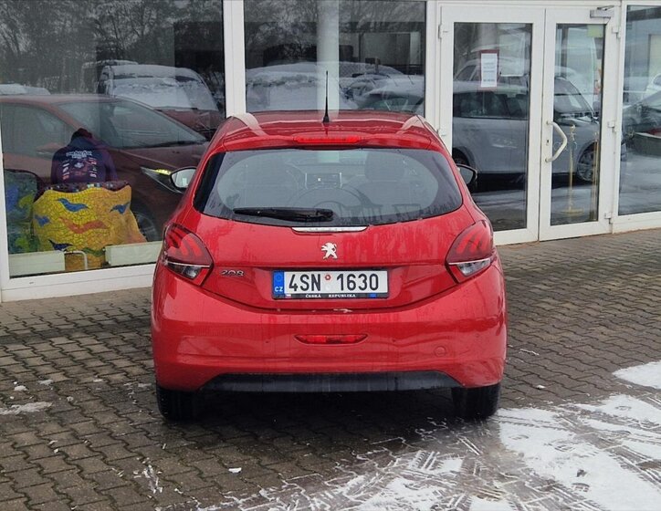 Peugeot 208 Hatchback 1,2 l 61 kw
