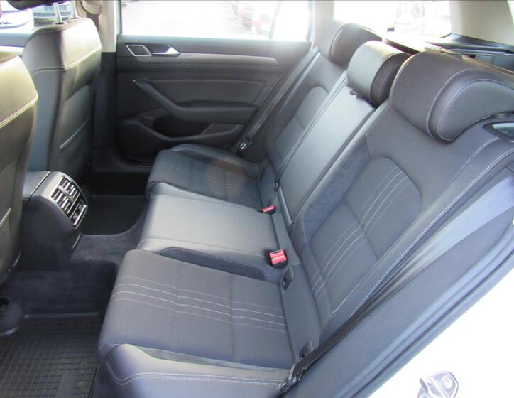 Volkswagen Passat 10