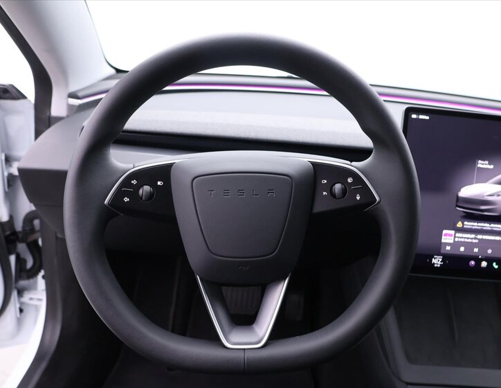 Tesla Model 3 Sedan / Limuzína 0,0 208 kw