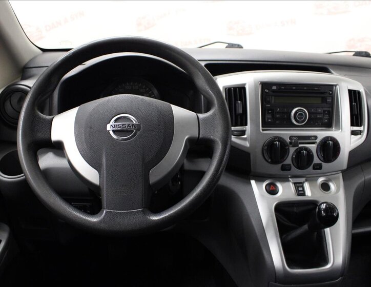 Nissan NV200 24