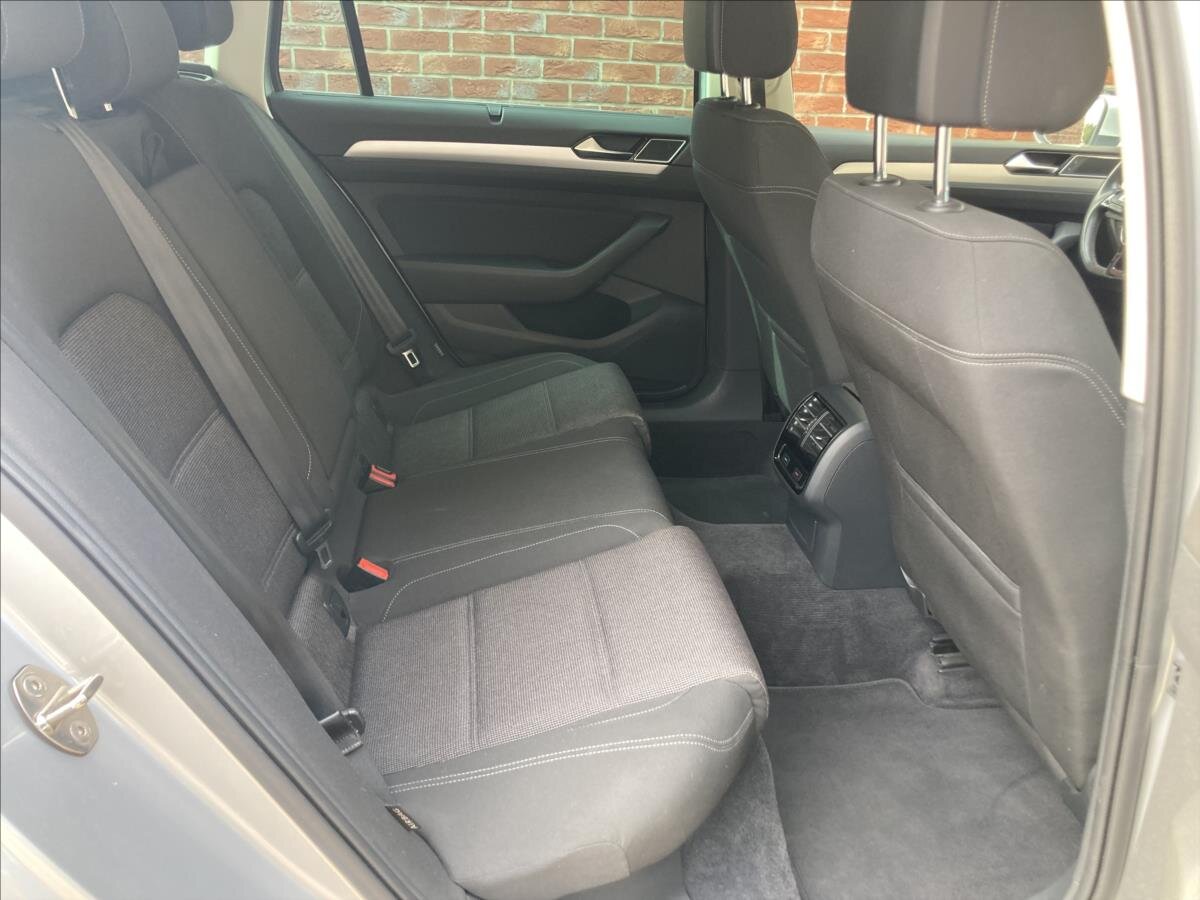 Volkswagen Passat Kombi 1,4 l 110 kw