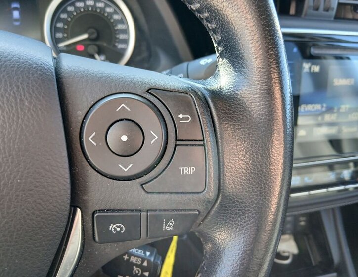 Toyota Corolla Sedan / Limuzína 1,6 l 97 kw