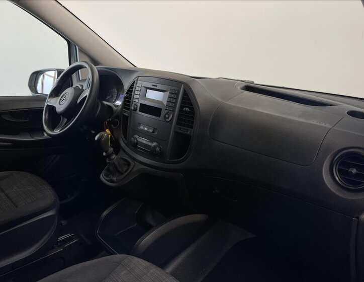 Mercedes-Benz Vito 13