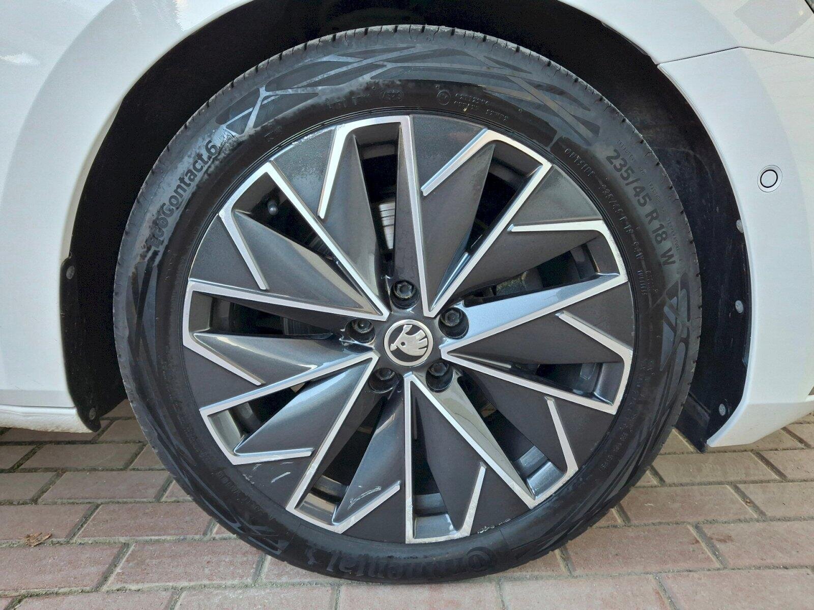 Škoda Superb Sedan / Limuzína 2,0 l 110 kw