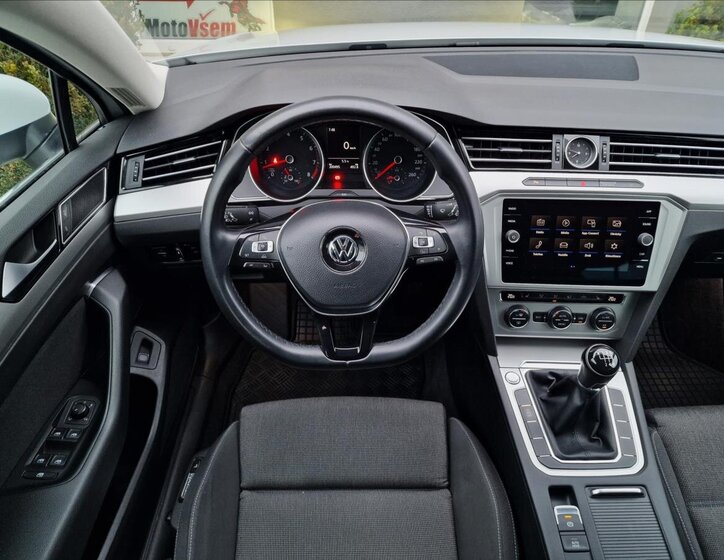 Volkswagen Passat Kombi 1,4 l 110 kw