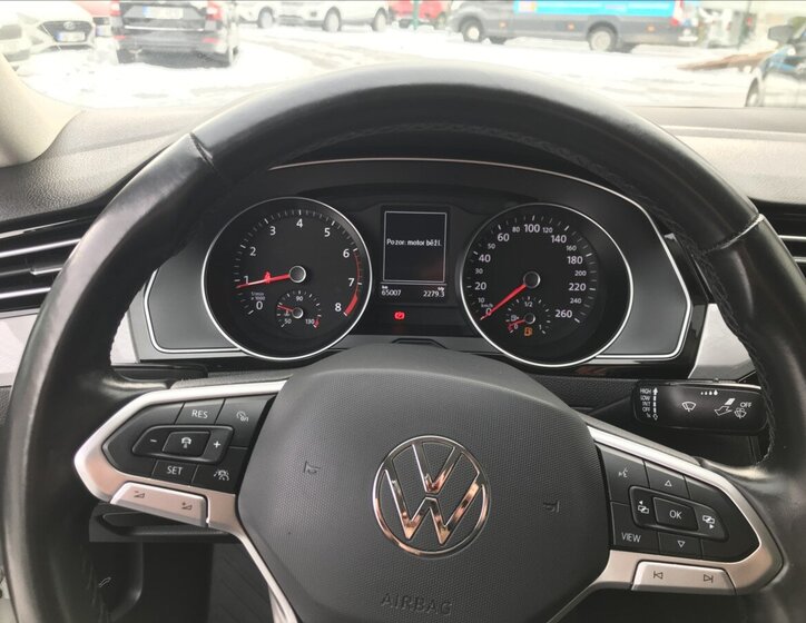 Volkswagen Passat Sedan / Limuzína 1,5 l 110 kw