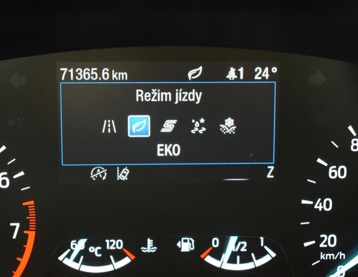 Ford Kuga SUV / Terénní 1,5 l 110 kw