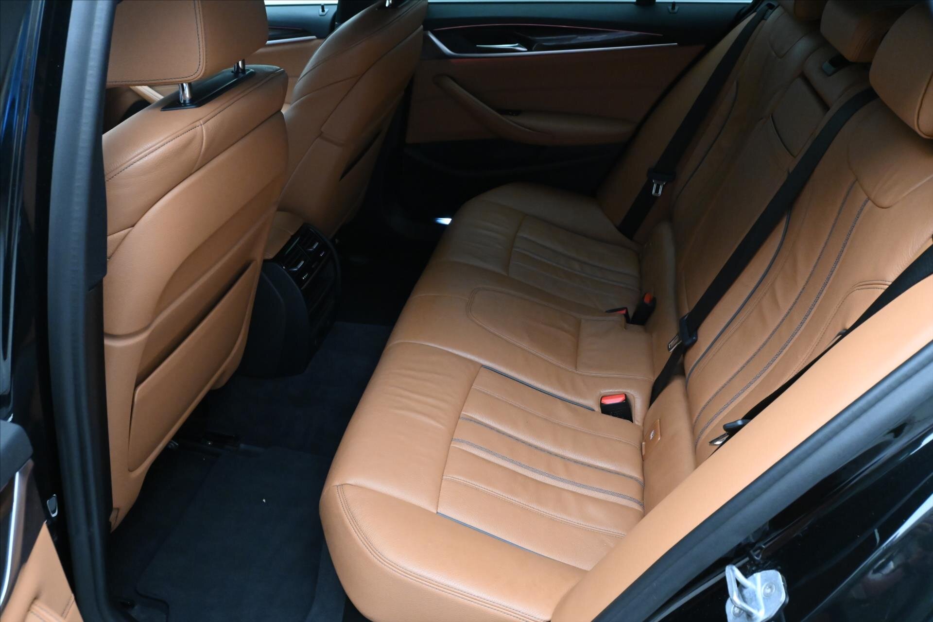 BMW Řada 5 Kombi 3,0 l 195 kw