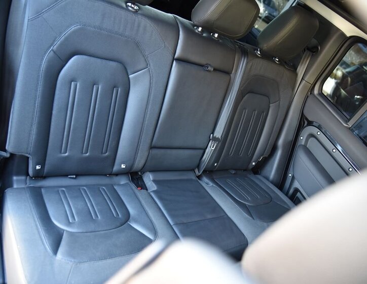 Land Rover Defender SUV 3,0 l 183 kw