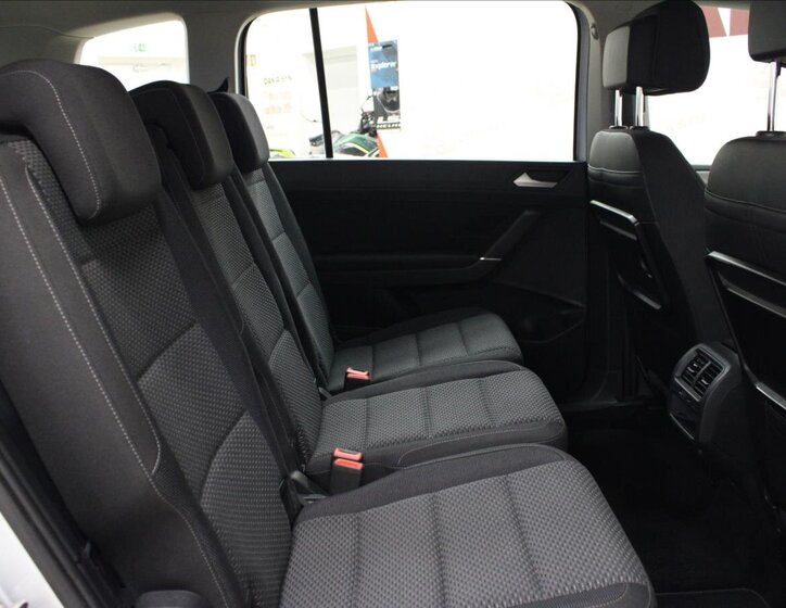 Volkswagen Touran 13