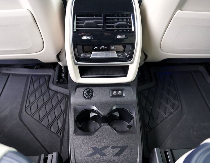 BMW X7 SUV / Terénní 3,0 l 250 kw