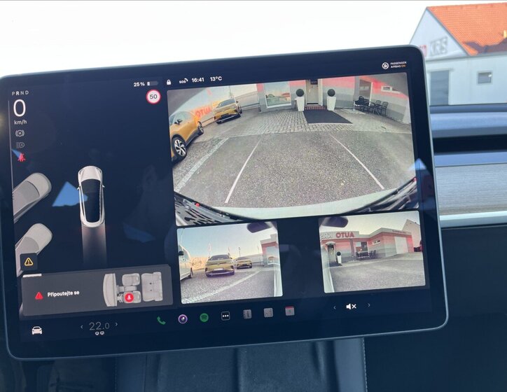 Tesla Model 3 Sedan / Limuzína 0,0 208 kw