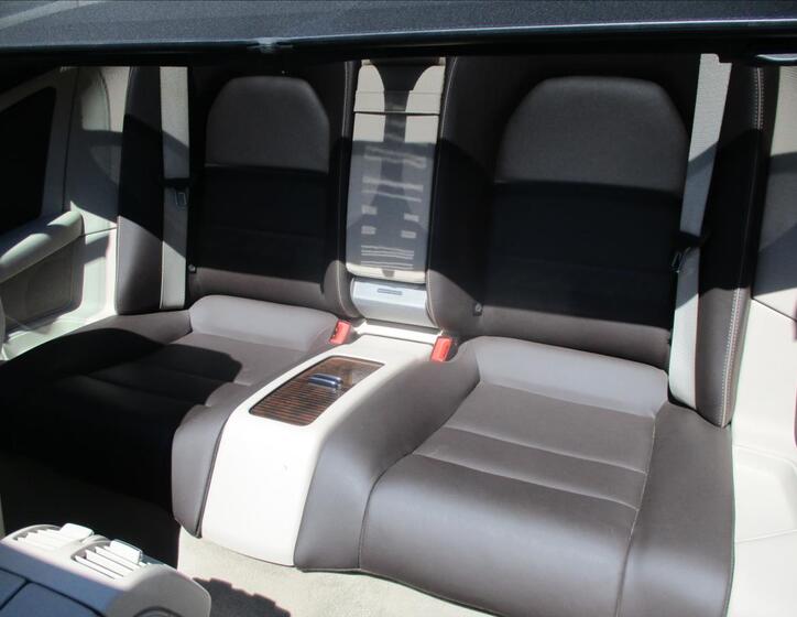 Mercedes-Benz Třídy E 8