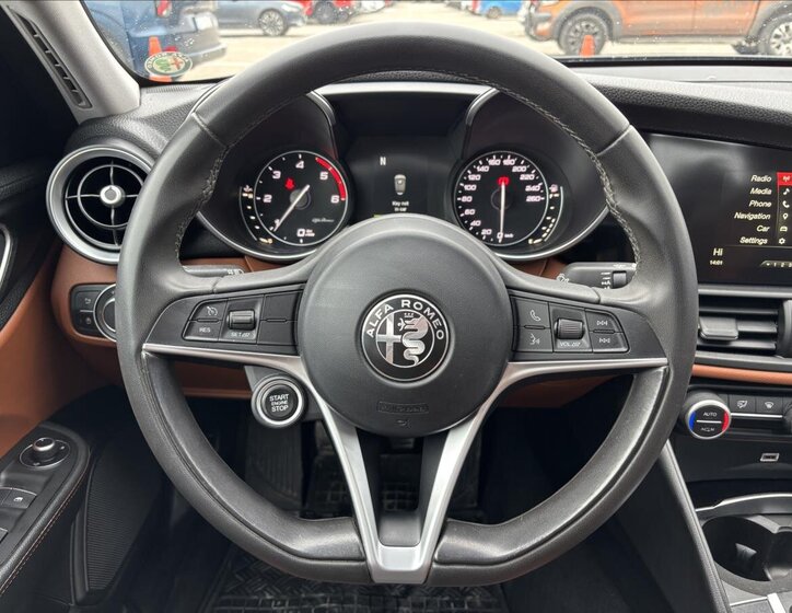 Alfa Romeo Giulia Sedan / Limuzína 2,1 l 132 kw