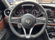 Alfa Romeo Giulia Sedan / Limuzína 2,1 l 132 kw