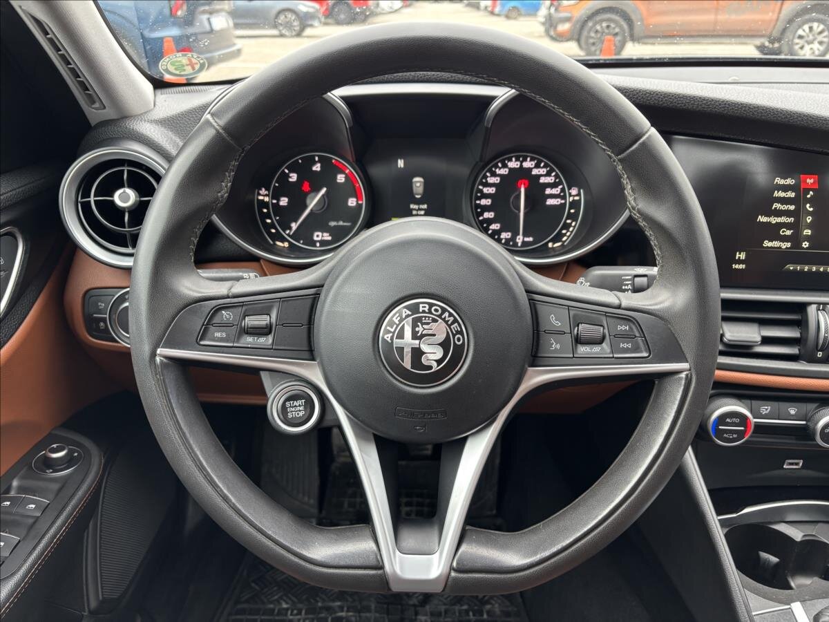 Alfa Romeo Giulia Sedan / Limuzína 2,1 l 132 kw