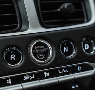 Aston Martin DB11 18