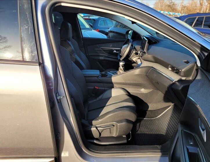 Peugeot 5008 SUV / Terénní 1,5 l 96 kw