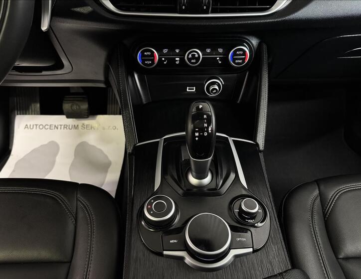 Alfa Romeo Stelvio 30