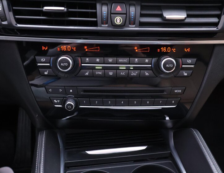 BMW X5 SUV / Terénní 4,4 l 423 kw