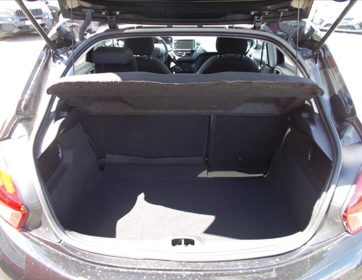 Peugeot 208 Hatchback 1,2 l 60 kw